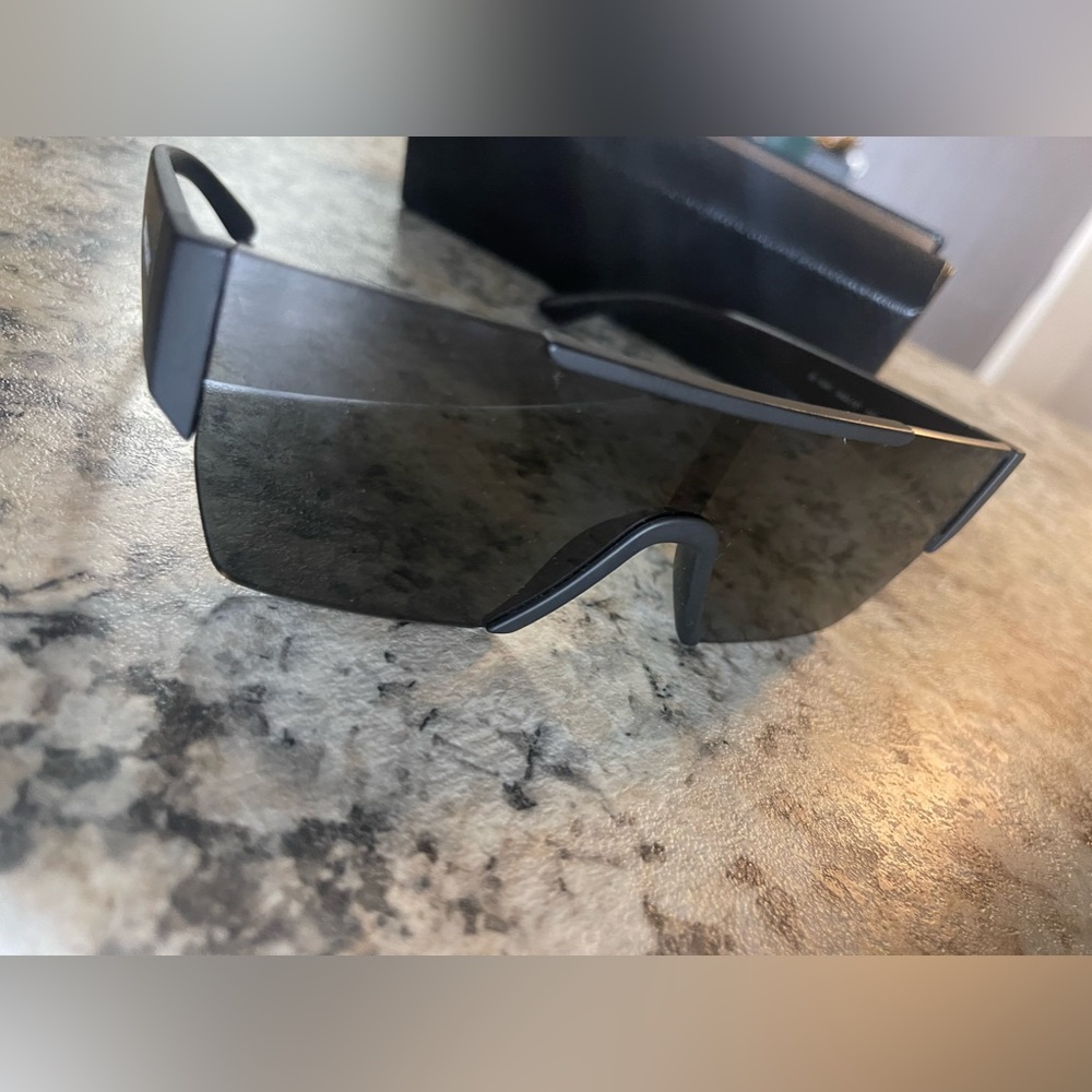 AUTHENTIC Burberry sunglasses